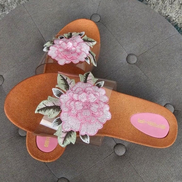 Sasha Slides - Picture 2 of 3